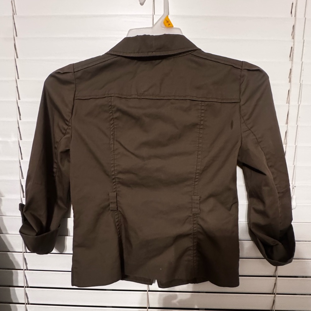 Military-Inspired Cropped Utility Blazer in Forest Green - Picture 4 of 8